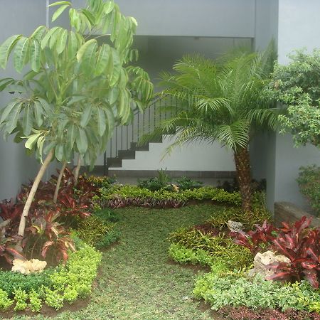 Hotel Tilamas Juanda Sawotratap Экстерьер фото