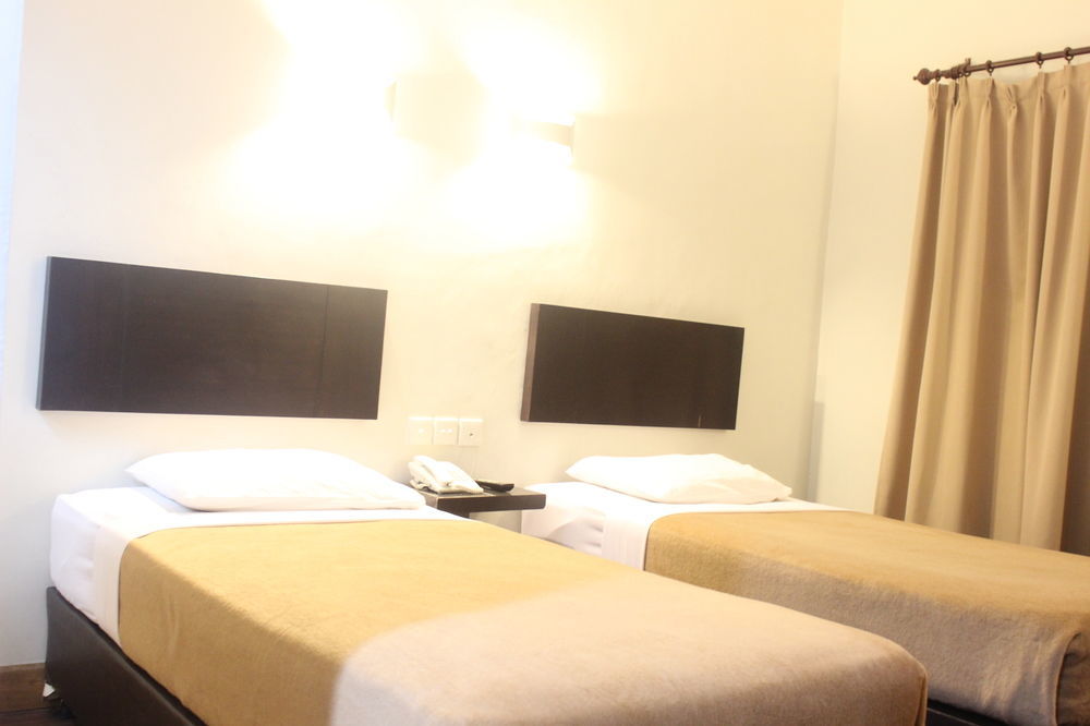 Hotel Tilamas Juanda Sawotratap Экстерьер фото