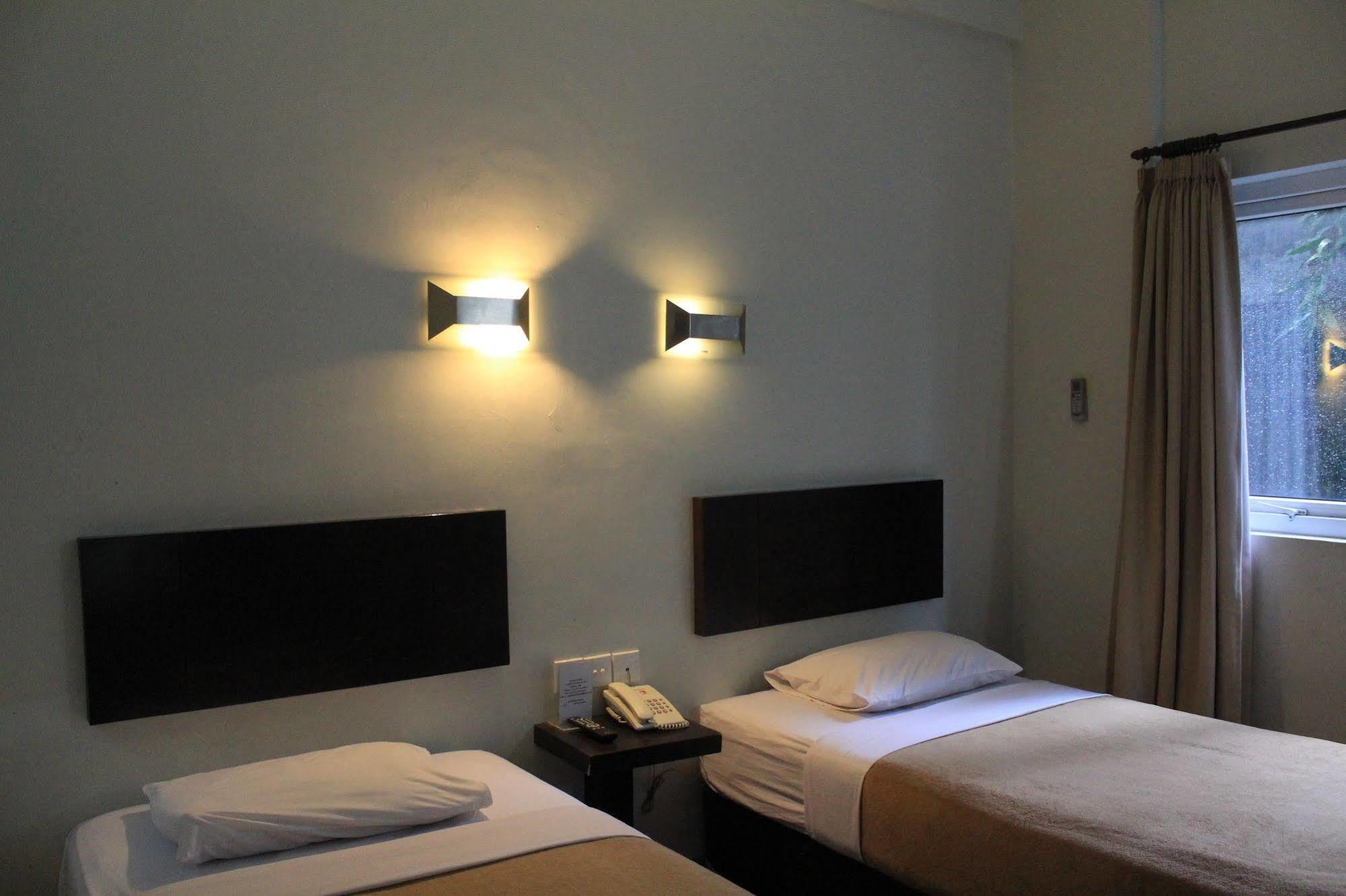 Hotel Tilamas Juanda Sawotratap Экстерьер фото