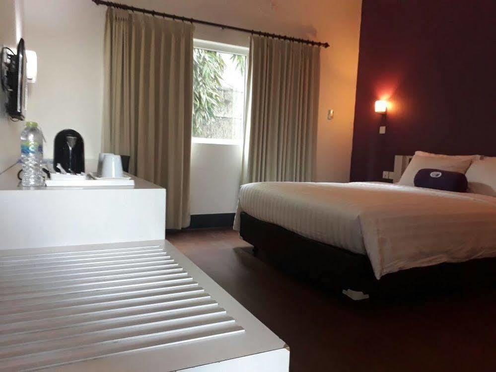 Hotel Tilamas Juanda Sawotratap Экстерьер фото