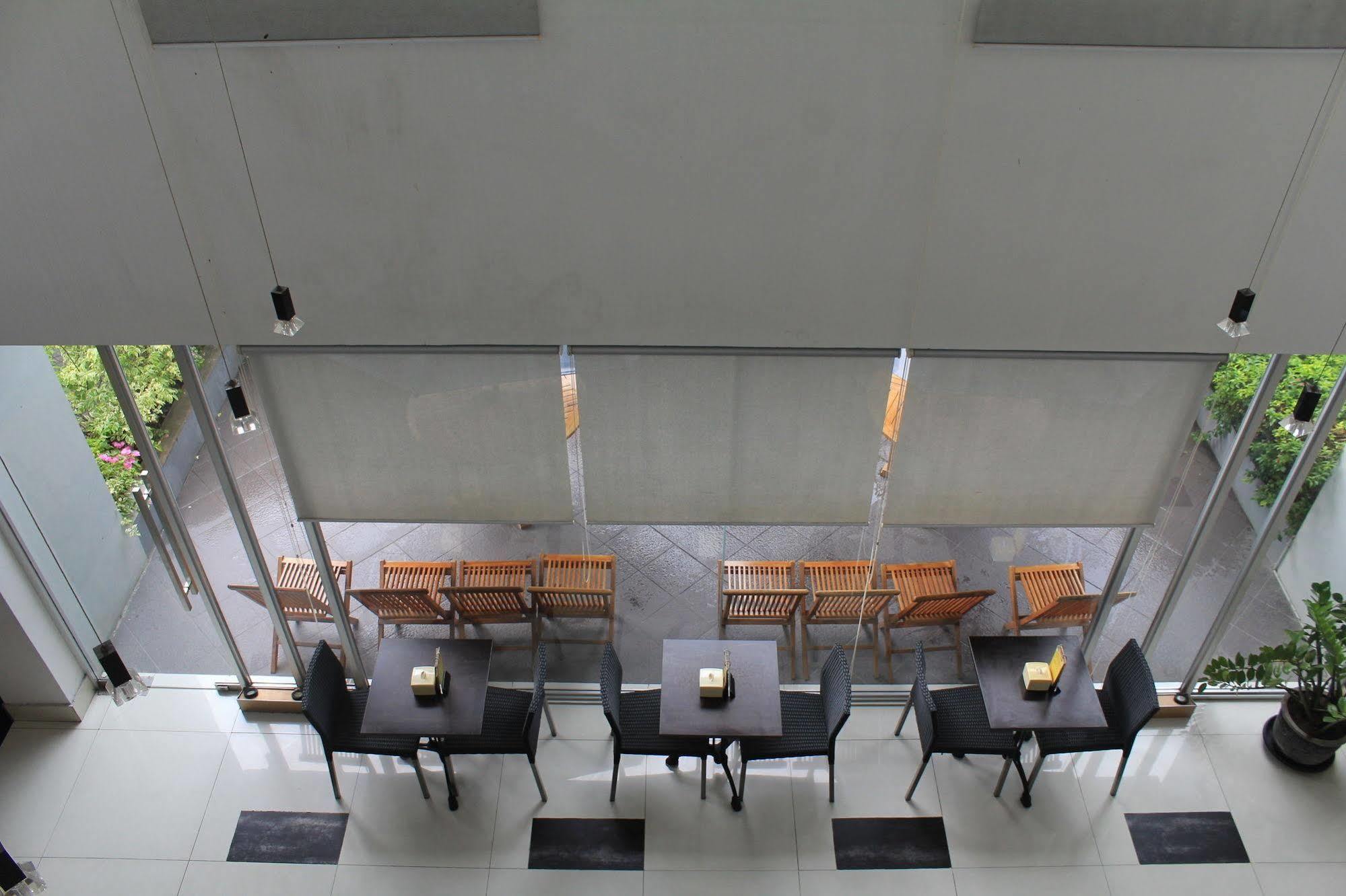 Hotel Tilamas Juanda Sawotratap Экстерьер фото