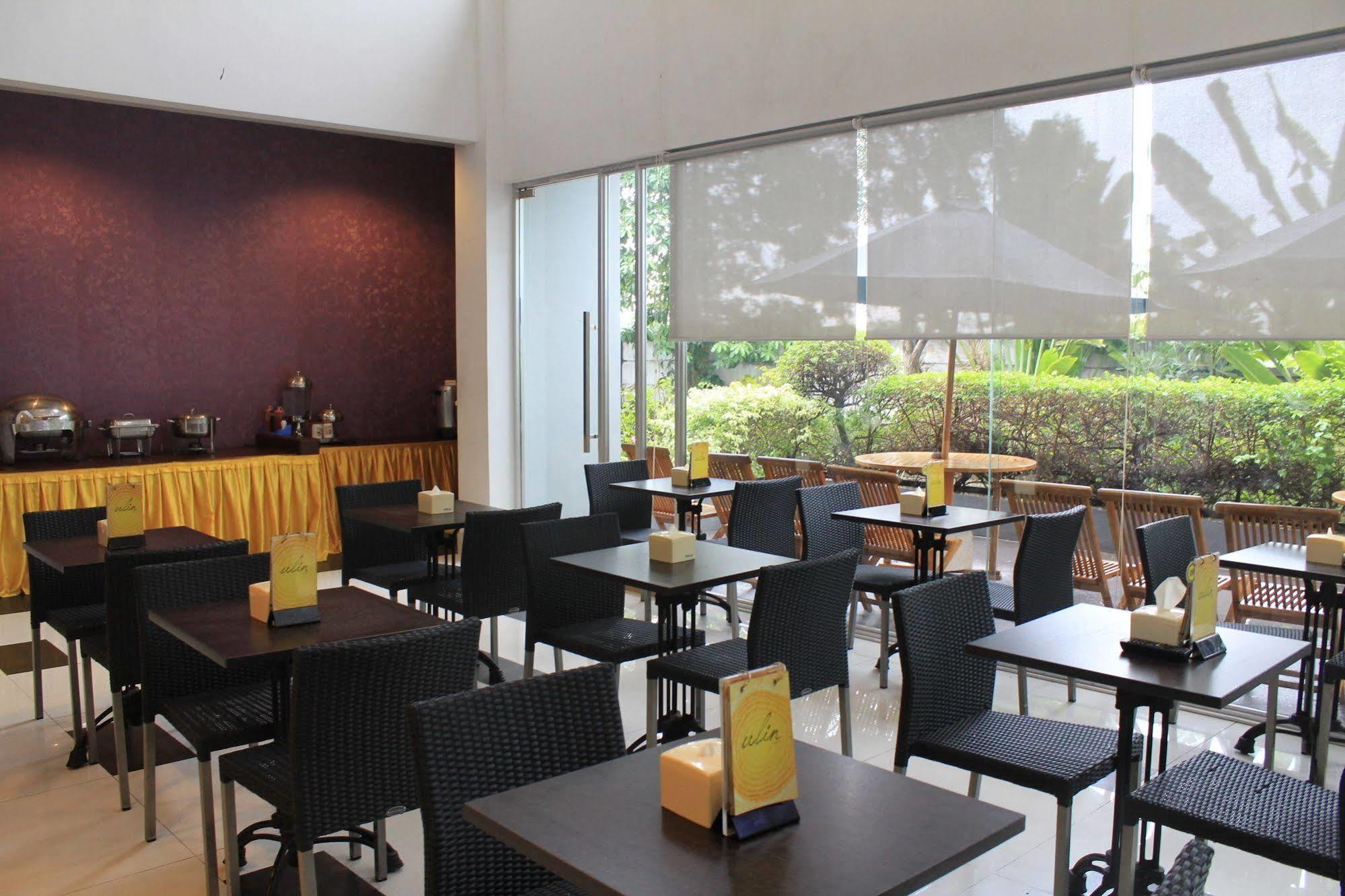 Hotel Tilamas Juanda Sawotratap Экстерьер фото
